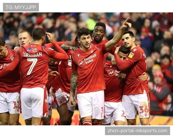 官方:因主队球迷向场内投掷杂物,诺丁汉森林对阵富勒姆的比赛中断五分钟 官方:因主队球迷向场内投掷杂物,诺丁汉森林对阵富勒姆的比赛中断五分钟